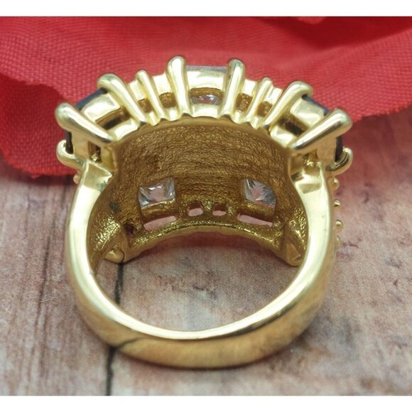NWOT Gold Tone Crystal Covered Cocktail Fashion Ring Size 6.5 - Picture 4 of 8